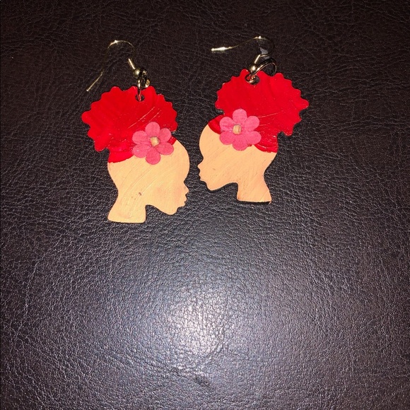 Earring - Picture 1 of 5